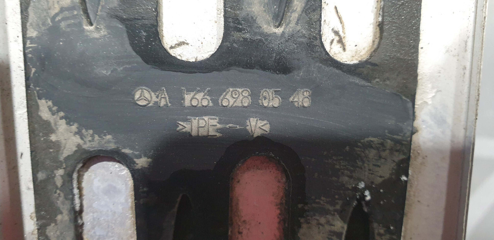 Накладка порога правого Mercedes ML GLE (W166) 11-18 Б/У Оригинал A1666900475