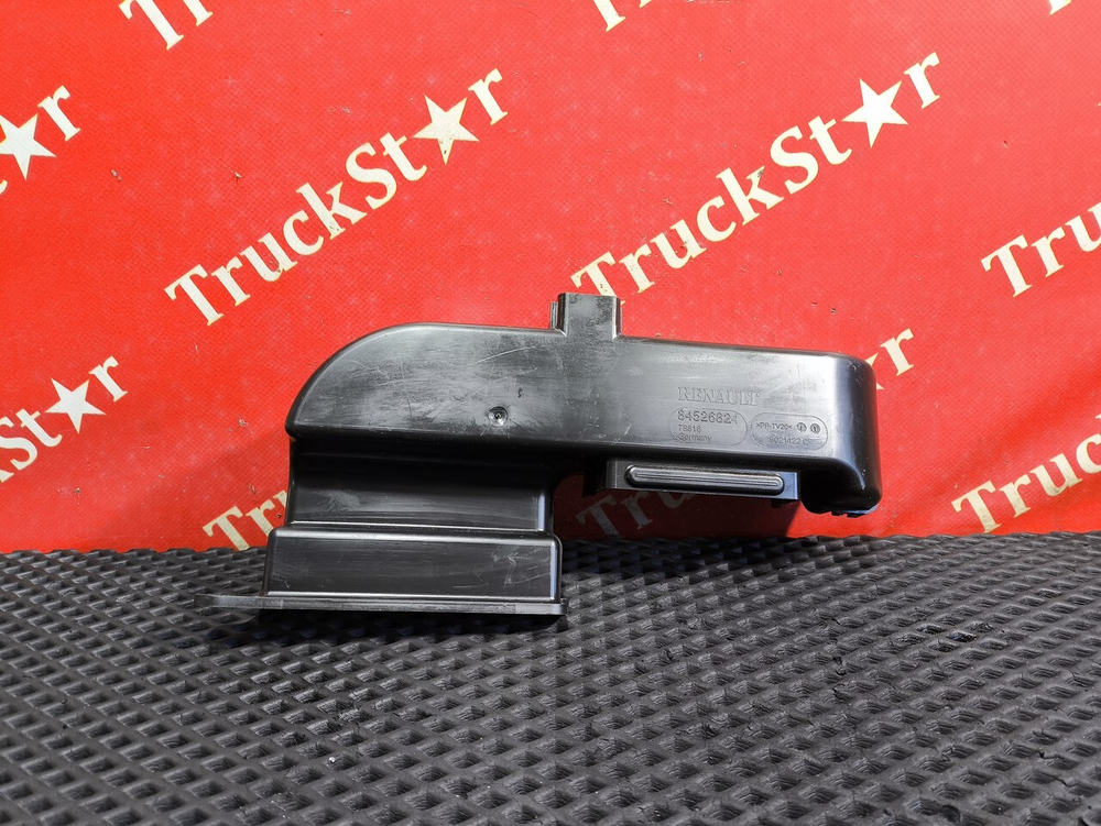 Крышка воздуховода кабины