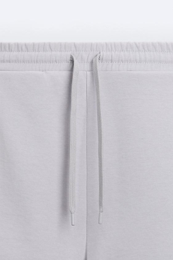 ZARA ШОРТЫ-ДЖОГГЕРЫ ИЗ ПЛОТНОЙ ТКАНИ, СВЕТЛАЯ МАЛЬВА