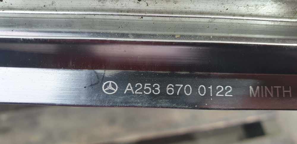 Молдинг стекла заднего левого Mercedes GLC (X253) 15-нв Б/У Оригинал A2536700122