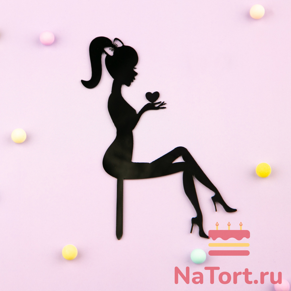 Топпер «Силуэт» девушка с сердцем в руках, черный