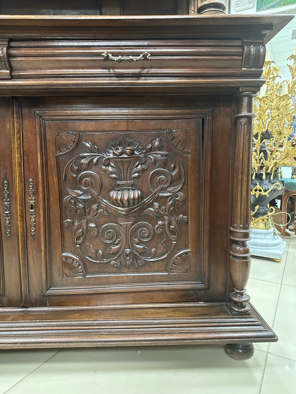 Старинный французский буфет