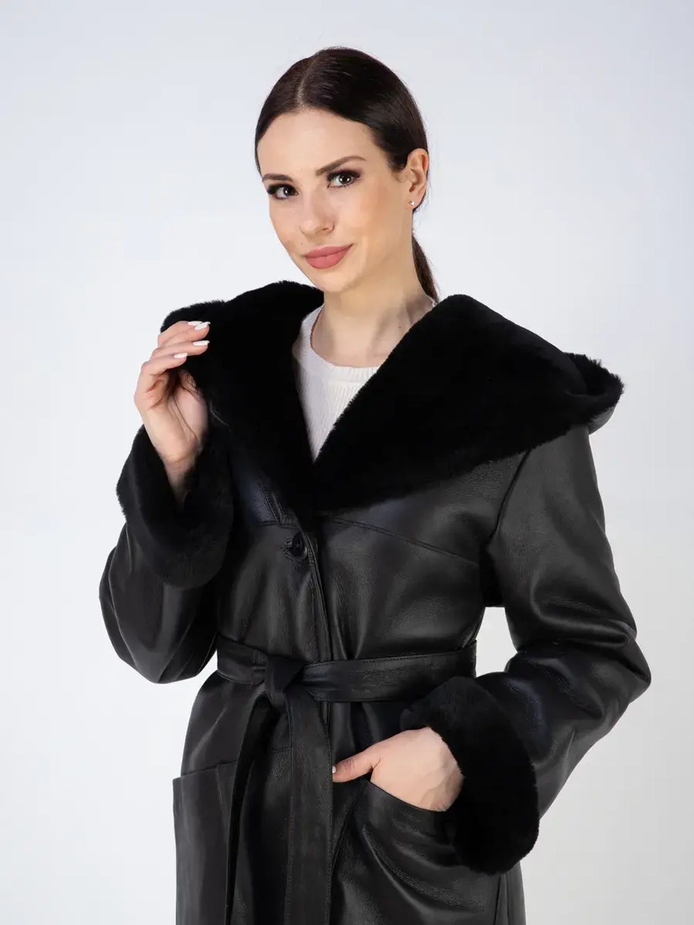 Дубленка зимняя натуральная с капюшоном длинная