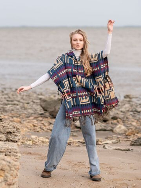 Пончо теплое с орнаментом Навахо