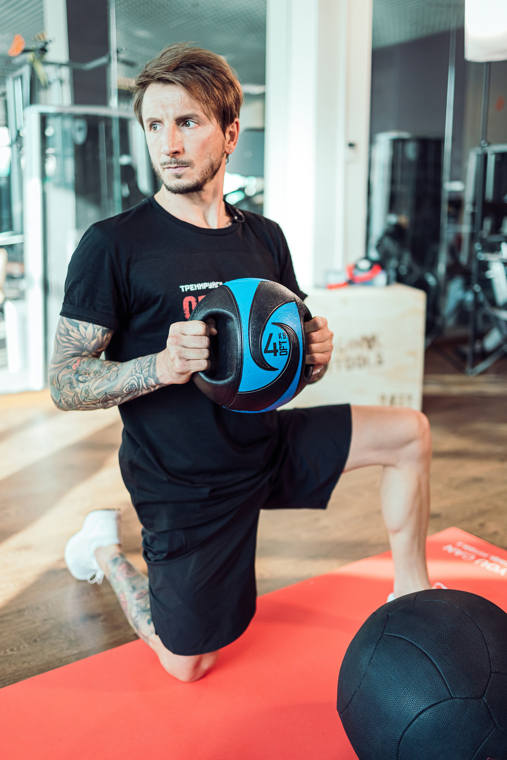 Мяч тренировочный (медицинбол) с хватами, 8 кг