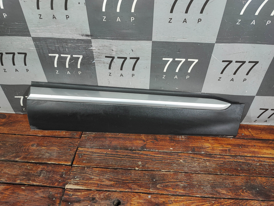 Накладка двери передней правой Hyundai Santa Fe 4 (TM) 18-нв Б/У Оригинал 87722S1000