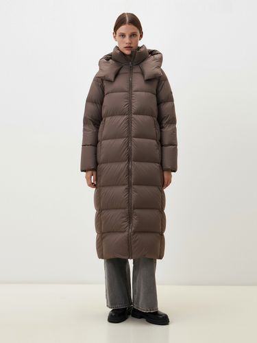 Объемный удлиненный пуховик