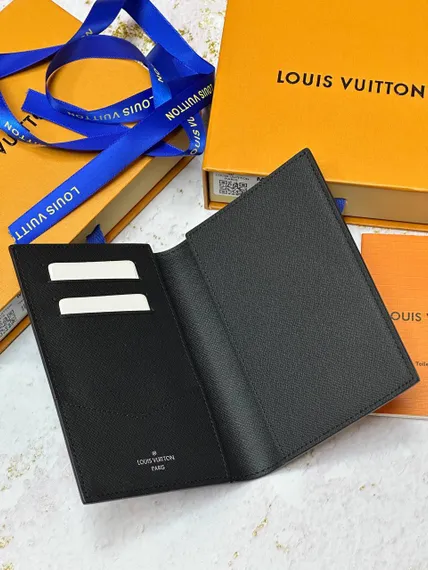 Обложка для паспорта Louis Vuitton Monogram Eclipse