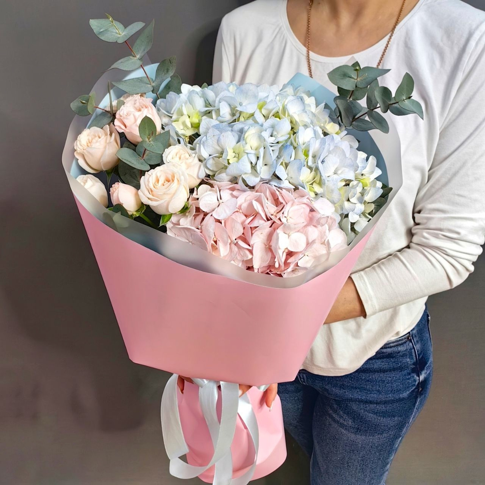 Авторский букет с гортензиями