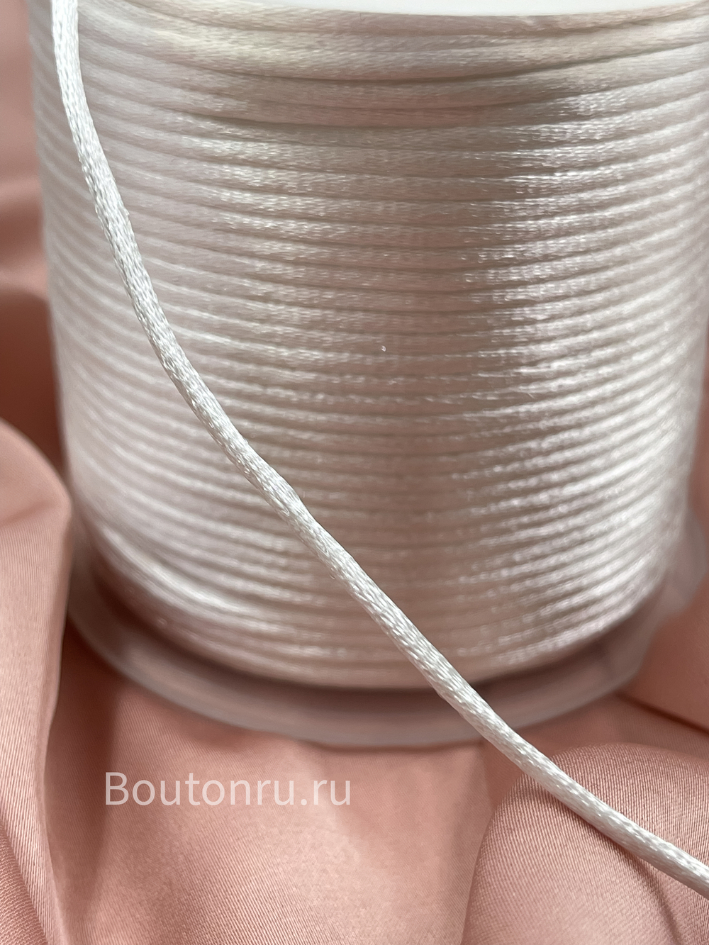 Шнур круглый атласный белый