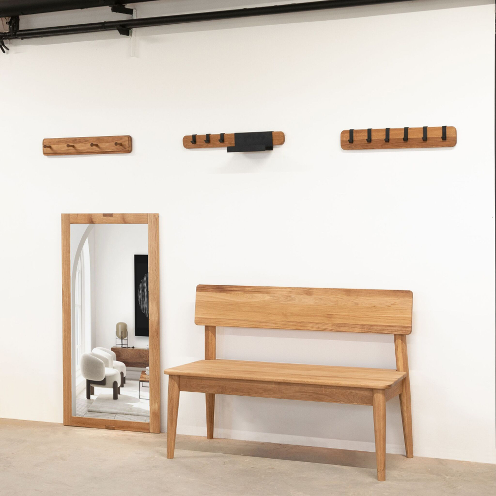 Настенная вешалка для одежды из дуба