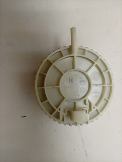 FE925N кт21 Датчик уровня (прессостат) для стиральных машин AEG Electrolux Zanussi 132141940 б/у