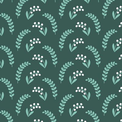 Лесные белые ягодки на темном фоне