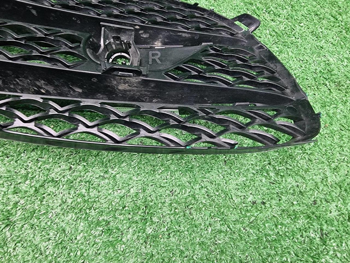 Решетка перед. бампера Mercedes S W222 (17-20) AMG