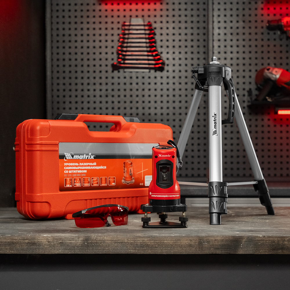 Лазерный уровень самовыравнивающийся, 150 мм, штатив 1150 мм, набор в пластиковом кейсе Matrix