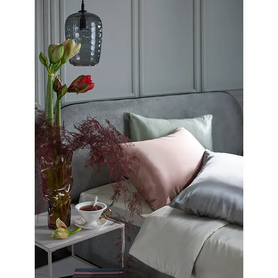 Наволочка из натурального шелка мятного цвета из коллекции essential