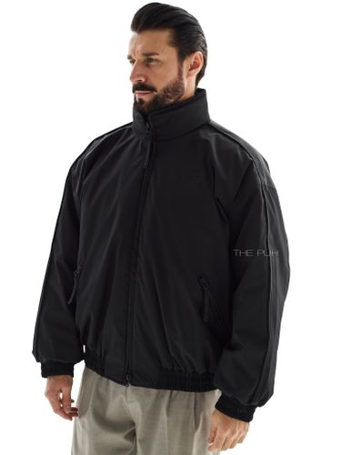 Утепленный черный бомбер на молнии