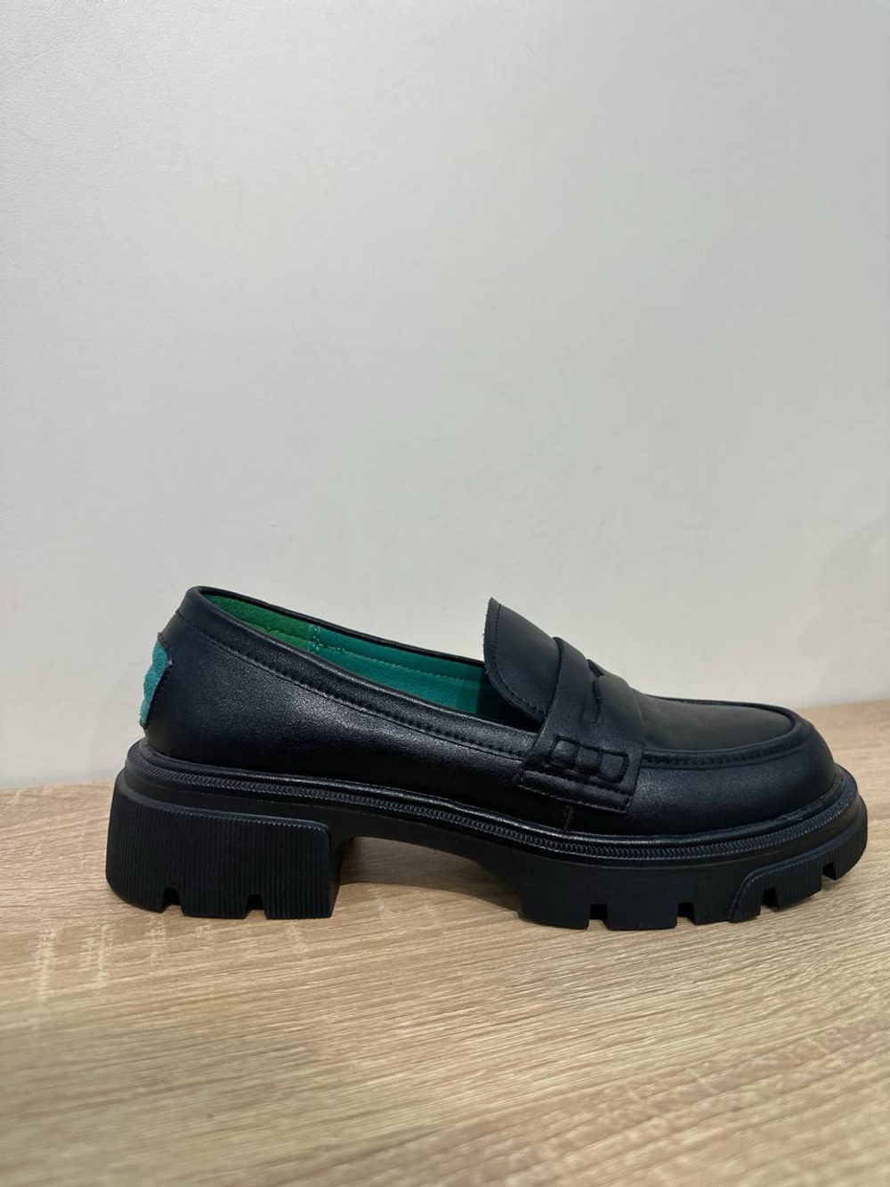 Лоферы из натуральной кожи