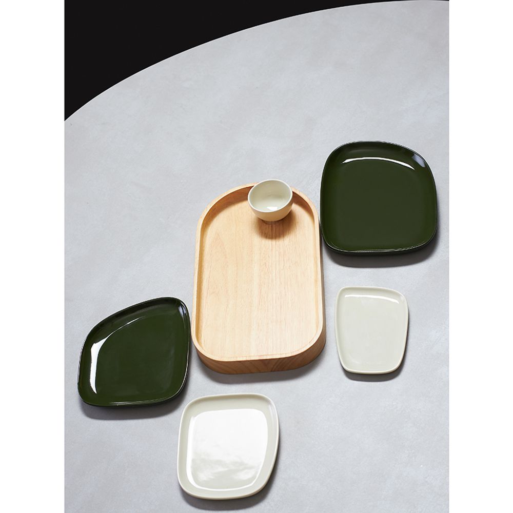 Набор из 5-ти сервировочных тарелок на деревянном подносе Sorrento