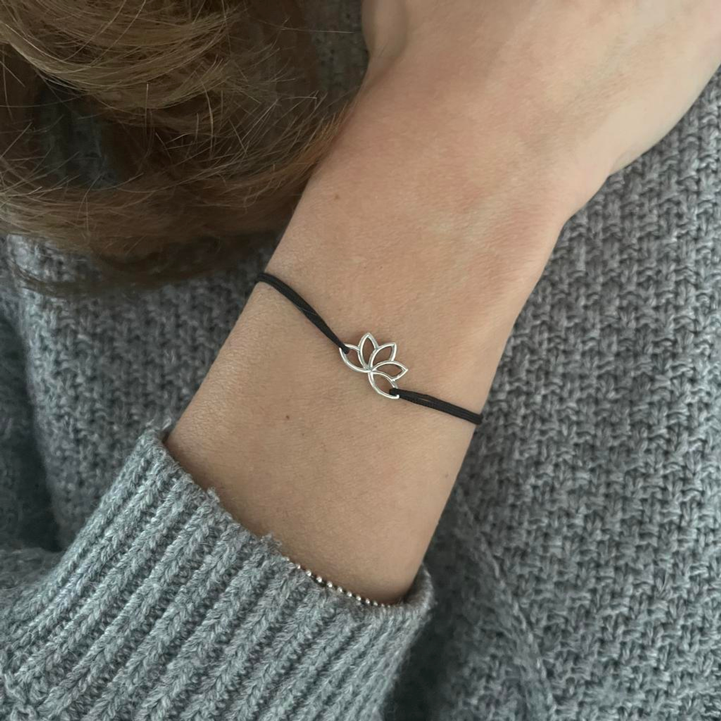 Браслет Лотос на нити