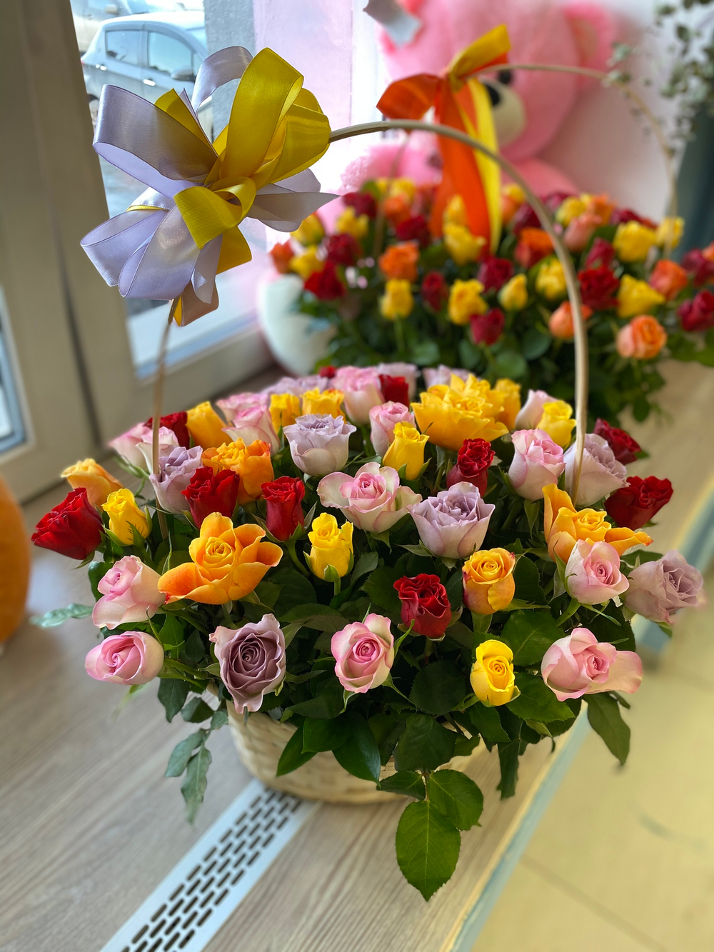 Корзина 51 роза Кения 32 см