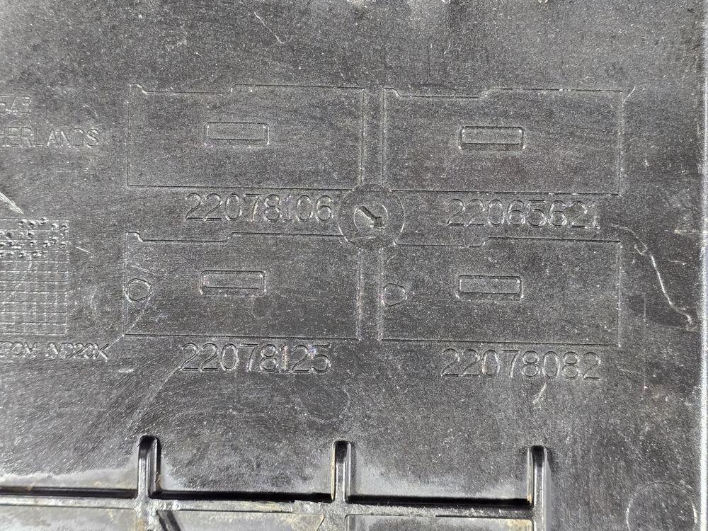 Крышка ящика АКБ 2017г.