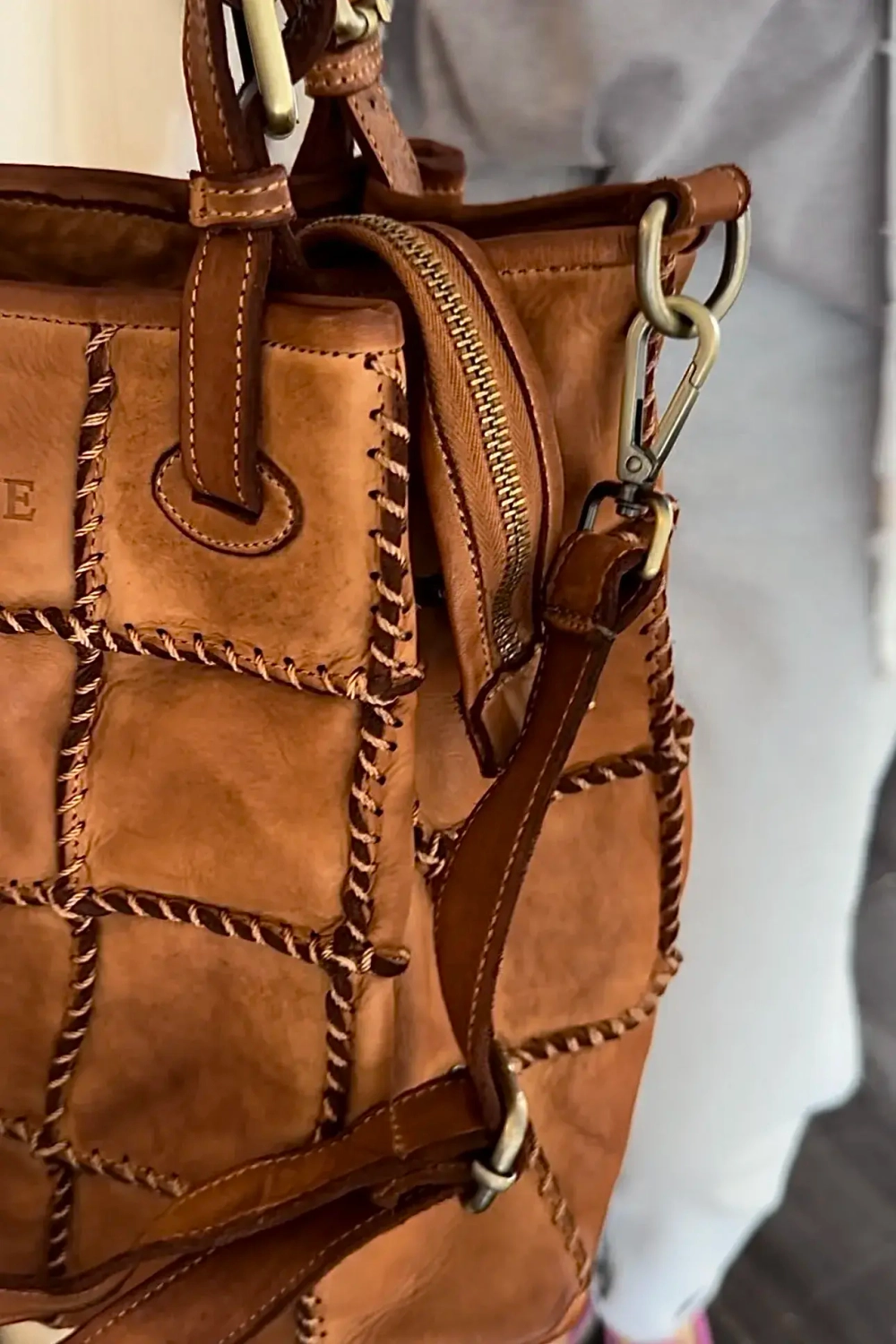 Женская сумка из натуральной винтажной кожи цвет whisky