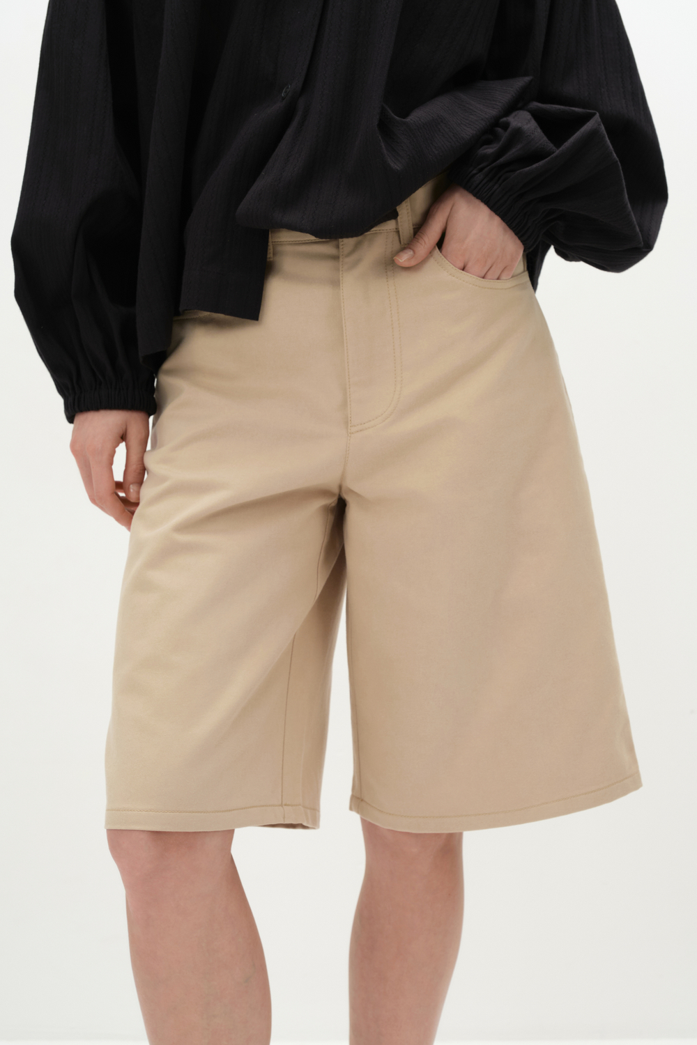 Бермуды из хлопка бежево-серый