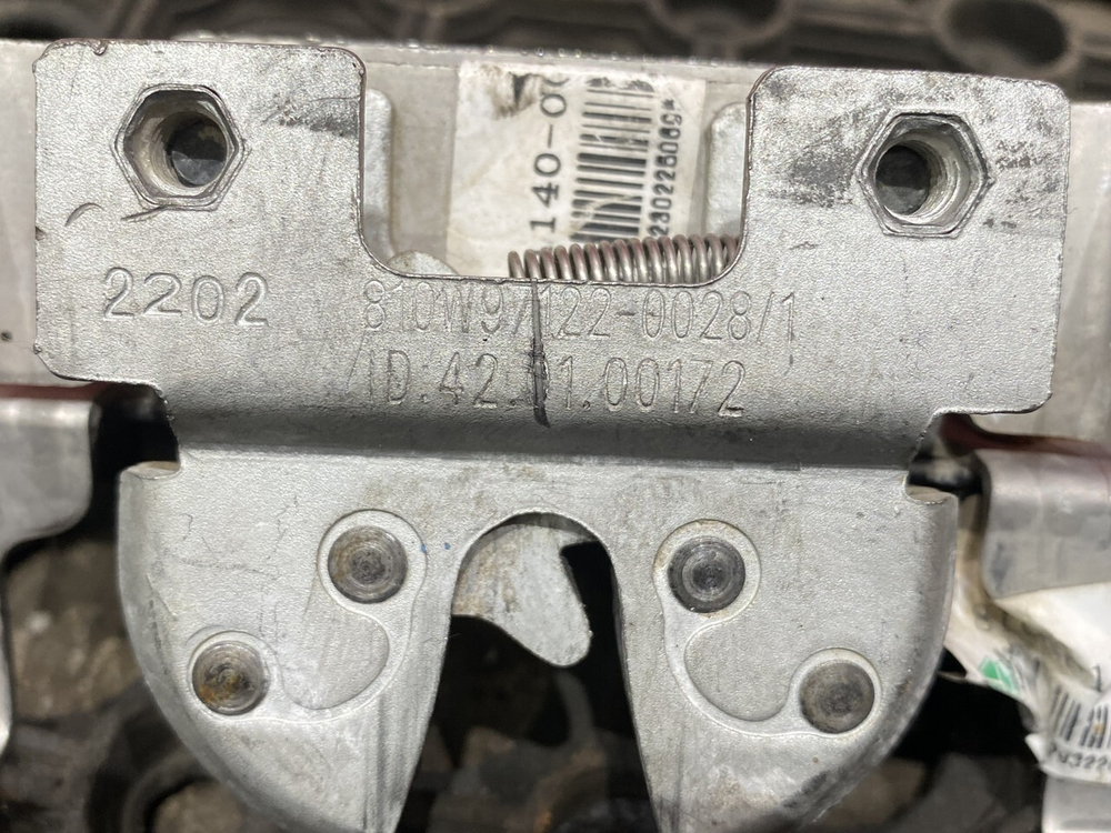 Кронштейн замка капота 2023г