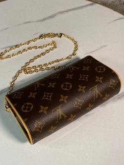 Клатч Louis Vuitton