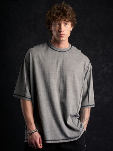 Графитовая оверсайз футболка с вывернутыми швами