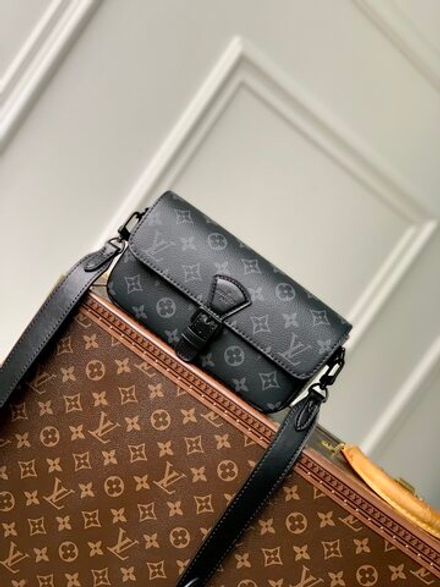 Louis Vuitton Montsouris Wearable Wallet