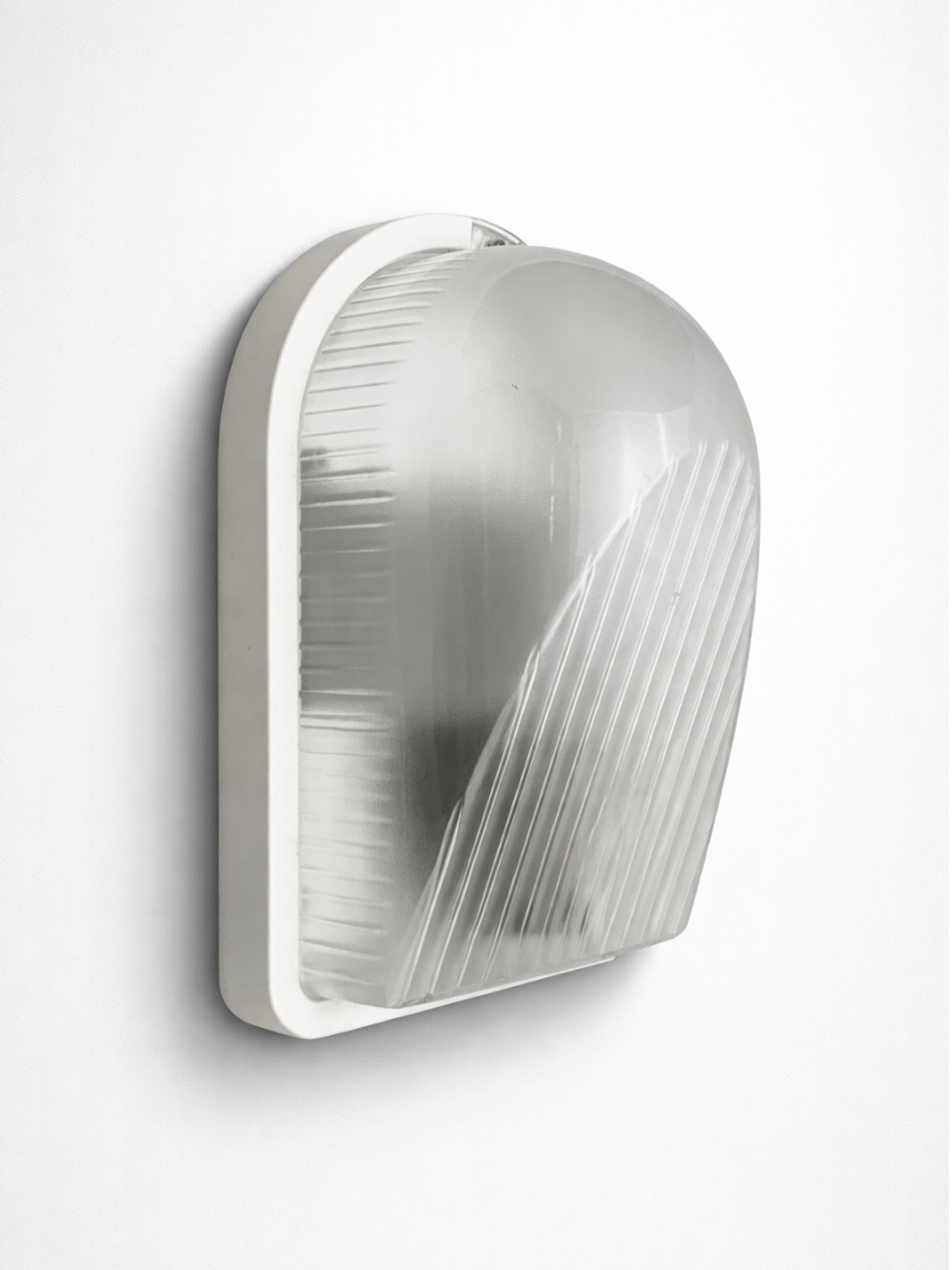 Настенный влагозащищенный светильник IP54 в гараж и душ | Царь-Огонь Свет