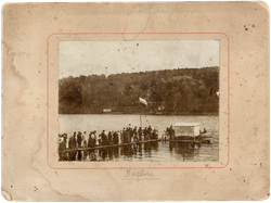 Перевоз. Катанья на лодках. Чёрно-белая фотография. Россия. 1900-е.