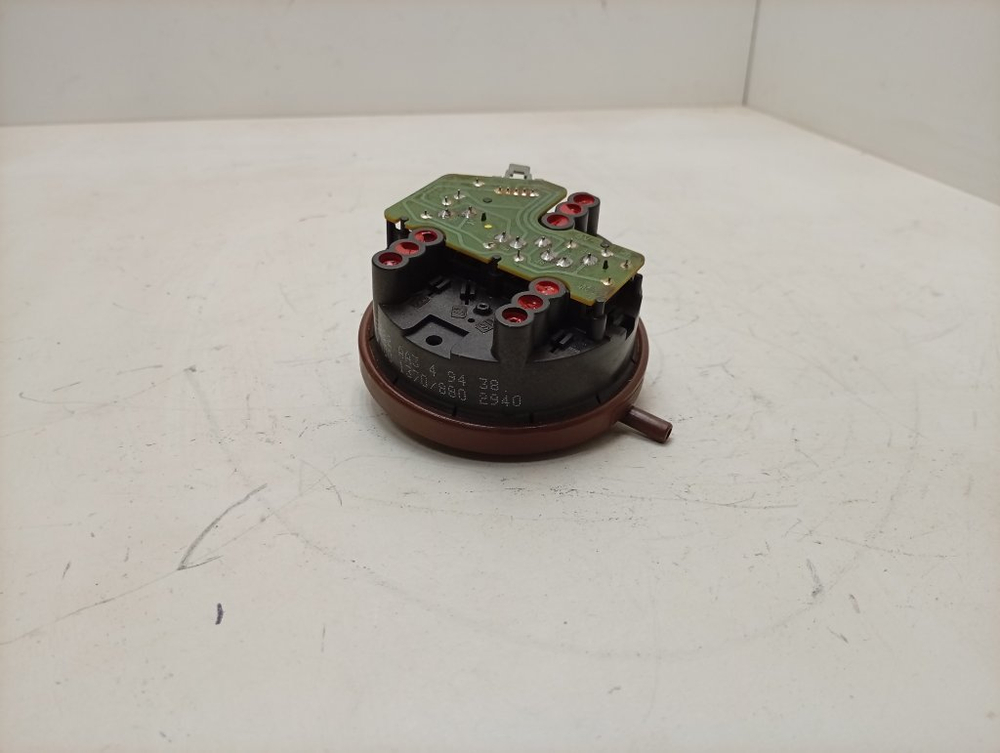 WD54330/02 кт36 Прессостат (датчик уровня воды) для стиральной машины Siemens 3065222 б/у