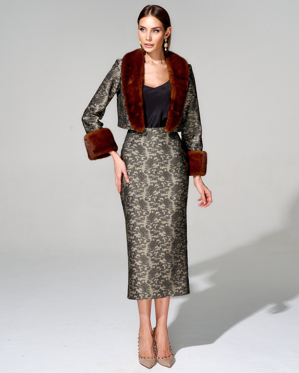 Укороченный жакет "Елизавета" из премиального жаккарда с меховой отделкой