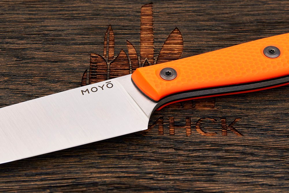 Нож кухонный MOYO Аппарель универсальный 145мм, сталь AR-RPM9, рукоять G10-extra оранжевый
