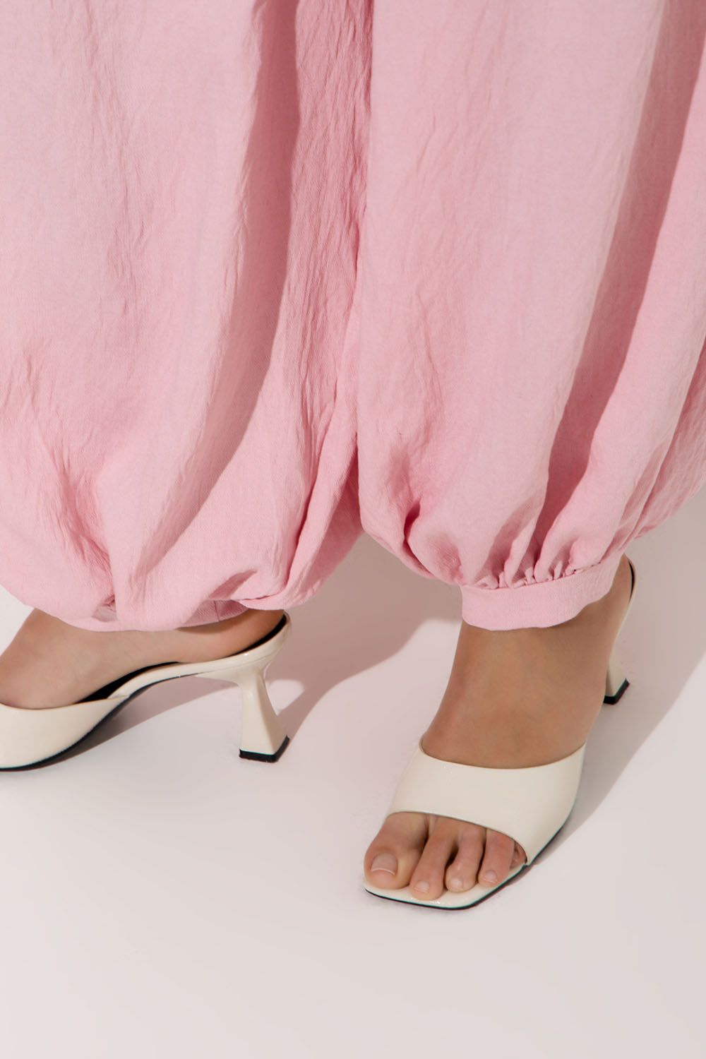 Брюки алладины из вискозы розового цвета