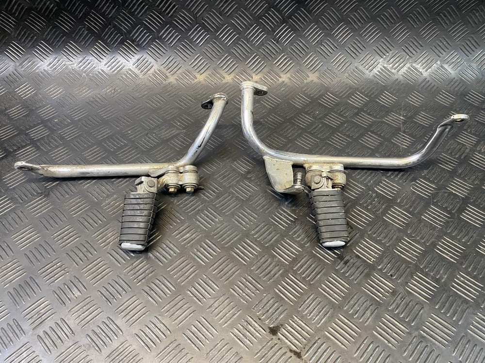 Подножки водительские Yamaha Virago 1100 XV1100 (с кронштейнами)