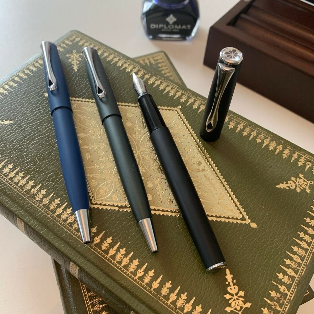 Перьевая ручка Diplomat Esteem Lapis черная F (D10425643) 9