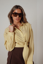 Блуза из тенселя с декоративным узлом