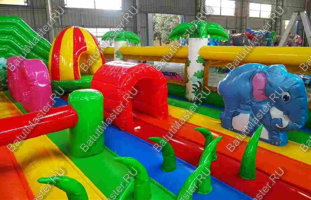 Коммерческий надувной батут "Джунгли малый со скалодромом" 10*7*2,8 м