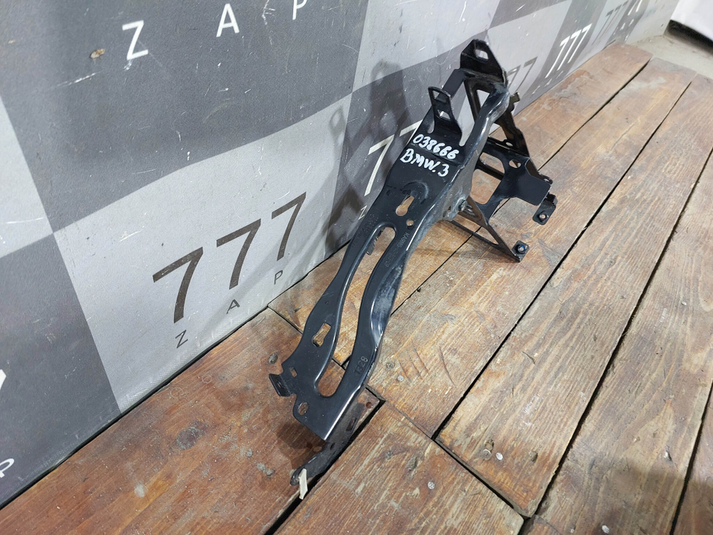 Кронштейн фары правый BMW 3-Series (F30) 11-20 Б/У Оригинал 51647245792