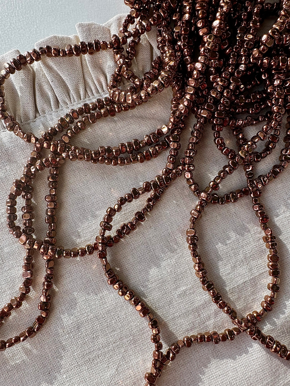 Нить гематитовых бусин 5-6мм, галтовка