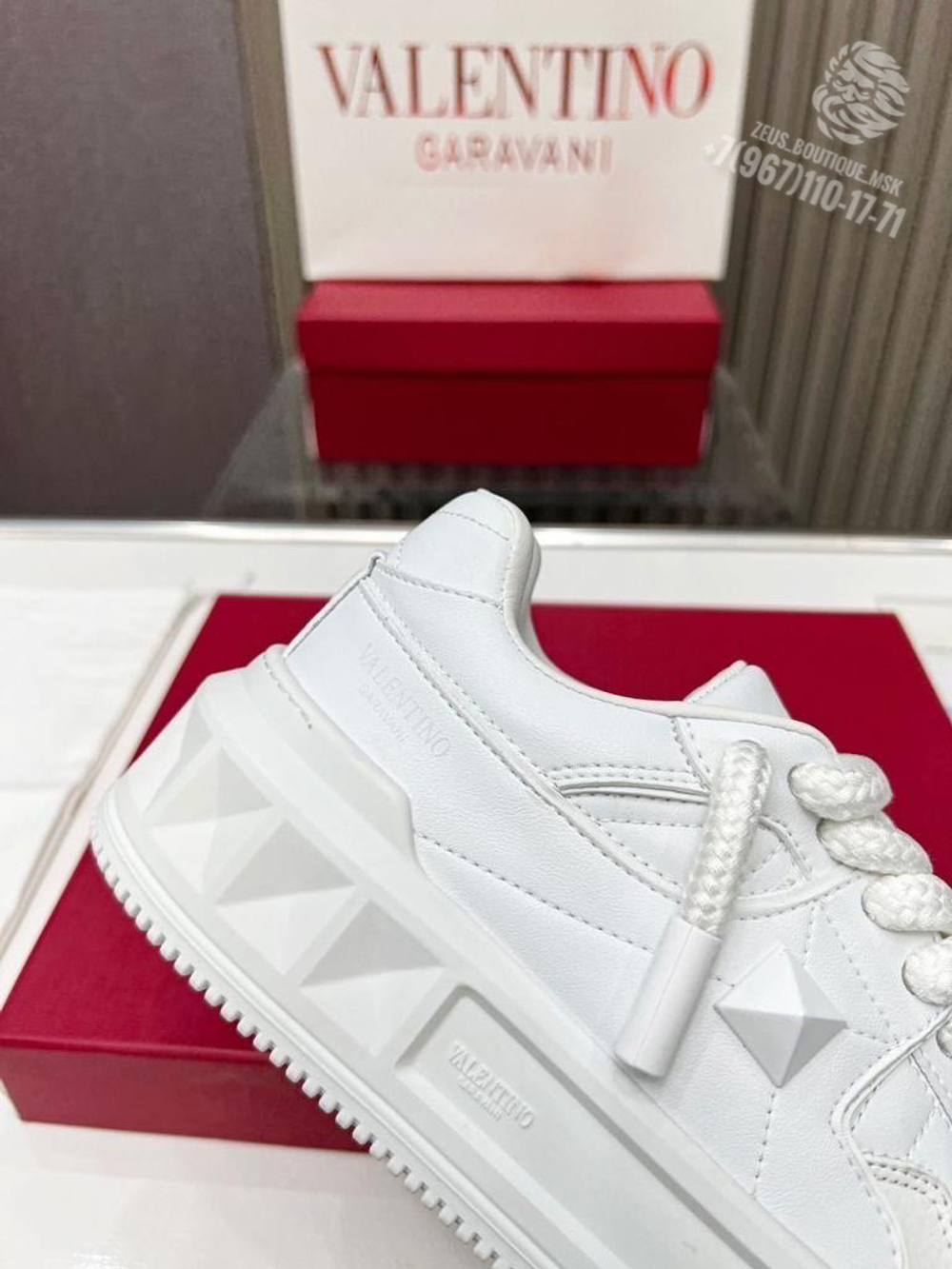 Кроссовки Valentino