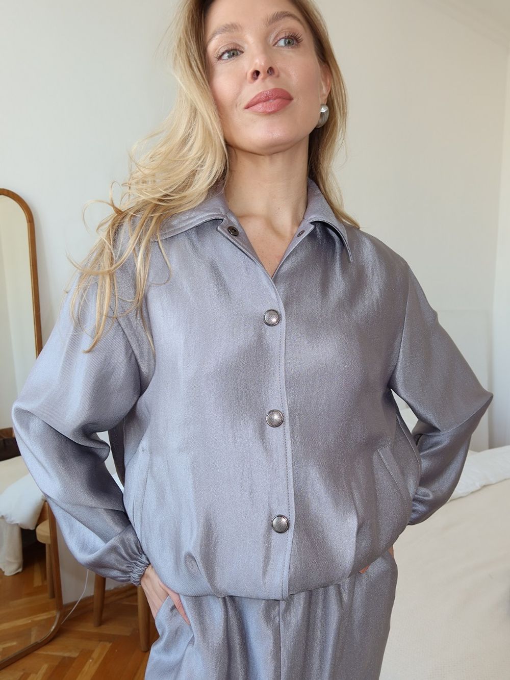 Ветровка серая