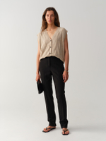 Жилет вязаный