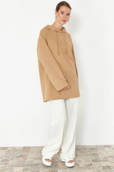 Коричневая вязаная толстовка большого размера с капюшоном и кислотной стиркой TCTSS24TW00006