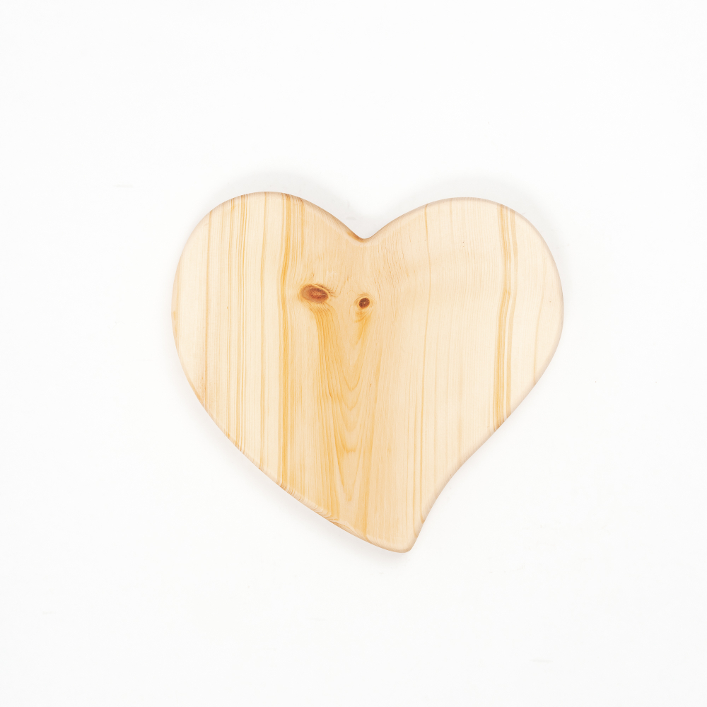 Деревянная менажница из кедра с эпоксидной смолой "Сердце"