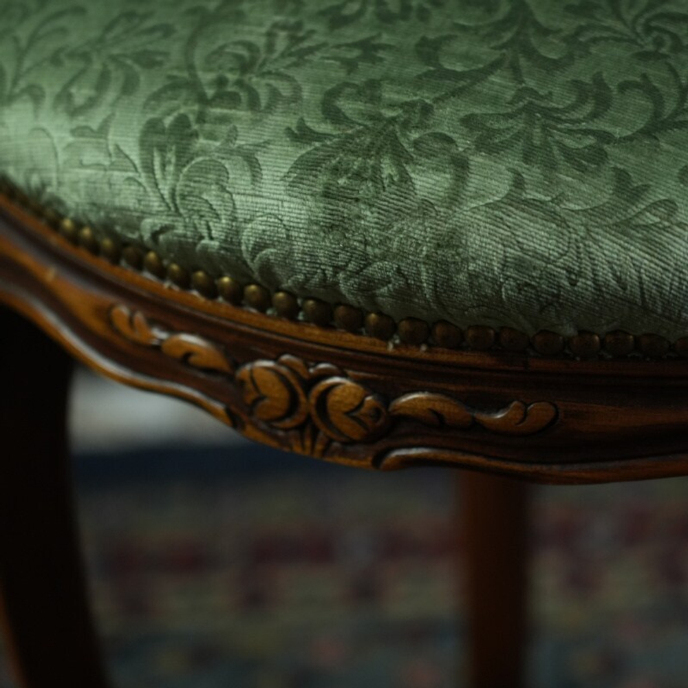 Антикварный стул